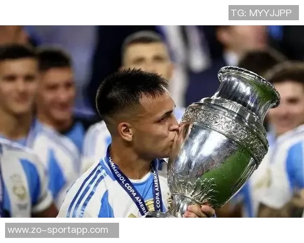 劳塔罗荣膺最佳阵容感谢队友支持称个人荣誉离不开你们