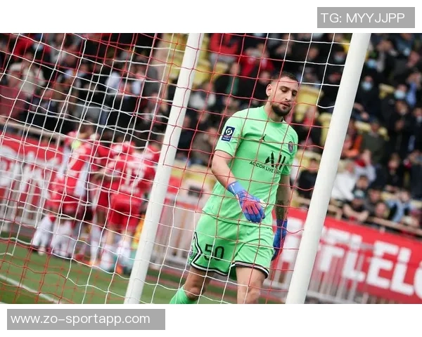 赫伊森因小腿伤缺席国家队训练皇马仍期待他能及时复出迎战国家德比