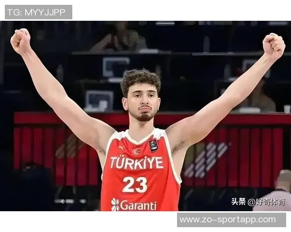 申京谈约基奇进攻能力出众但防守时常遭遇犯规困扰 申京谈约基奇进攻能力出众但防守时常遭遇犯规困扰