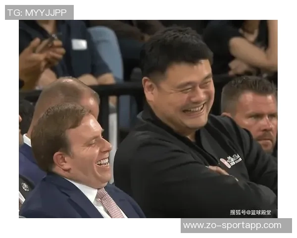 独行侠老板现场观战NBA中国赛女兆日月笑容成经典表情包