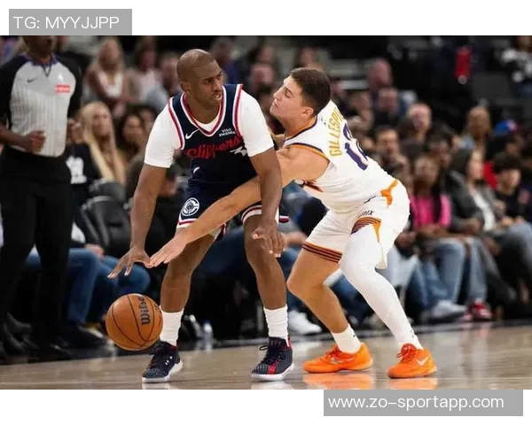 快船全力以赴迎接NBA杯新铺球场地板颜值惊艳引期待