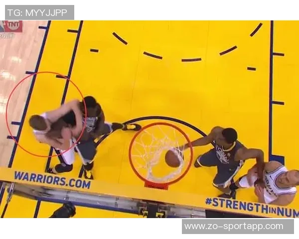 弗里曼防守丹尼斯三分时垫脚被判定为一级恶意犯规引发争议